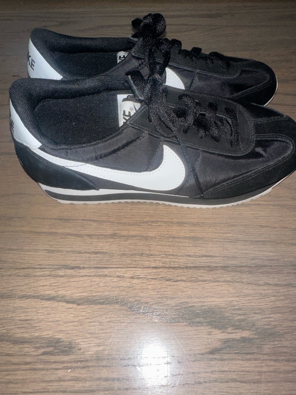 Nike Black and White Low-Top Trainer with Swoosh